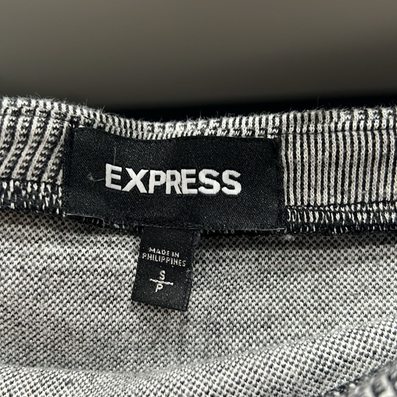 Express grey skirt Small Petite 55% POLYESTER 43% COTTON 
2% SPANDEX - Picture 4 of 5